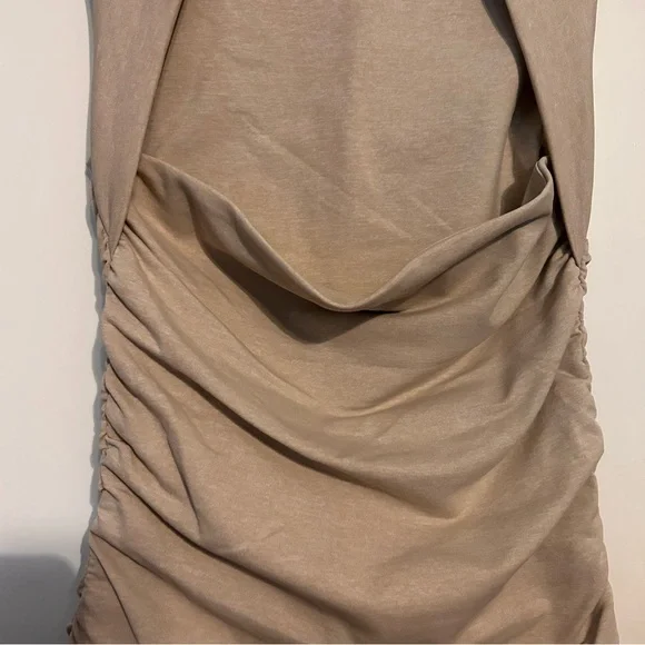 Aritzia Original Contour Flourish Top - Picture 4 of 8